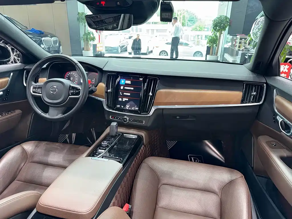 Volvo S90 PHEV — миниатюра 4