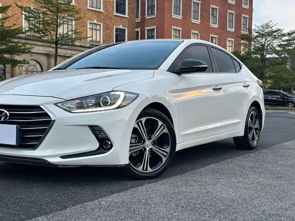 Hyundai Elantra — миниатюра 14