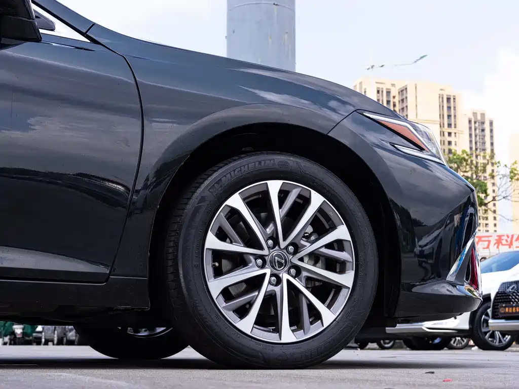 Lexus ES — миниатюра 8