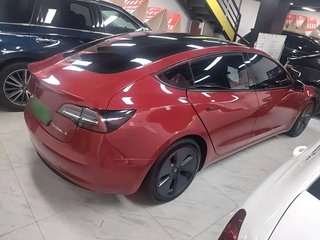 Tesla Model 3 — миниатюра 7