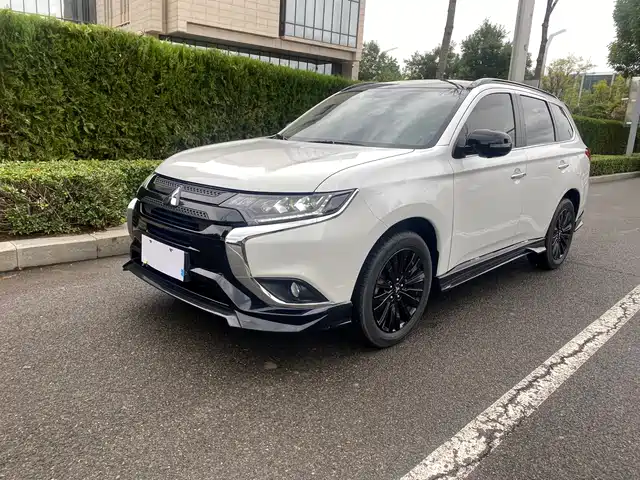 MITSUBISHI OUTLANDER 2023