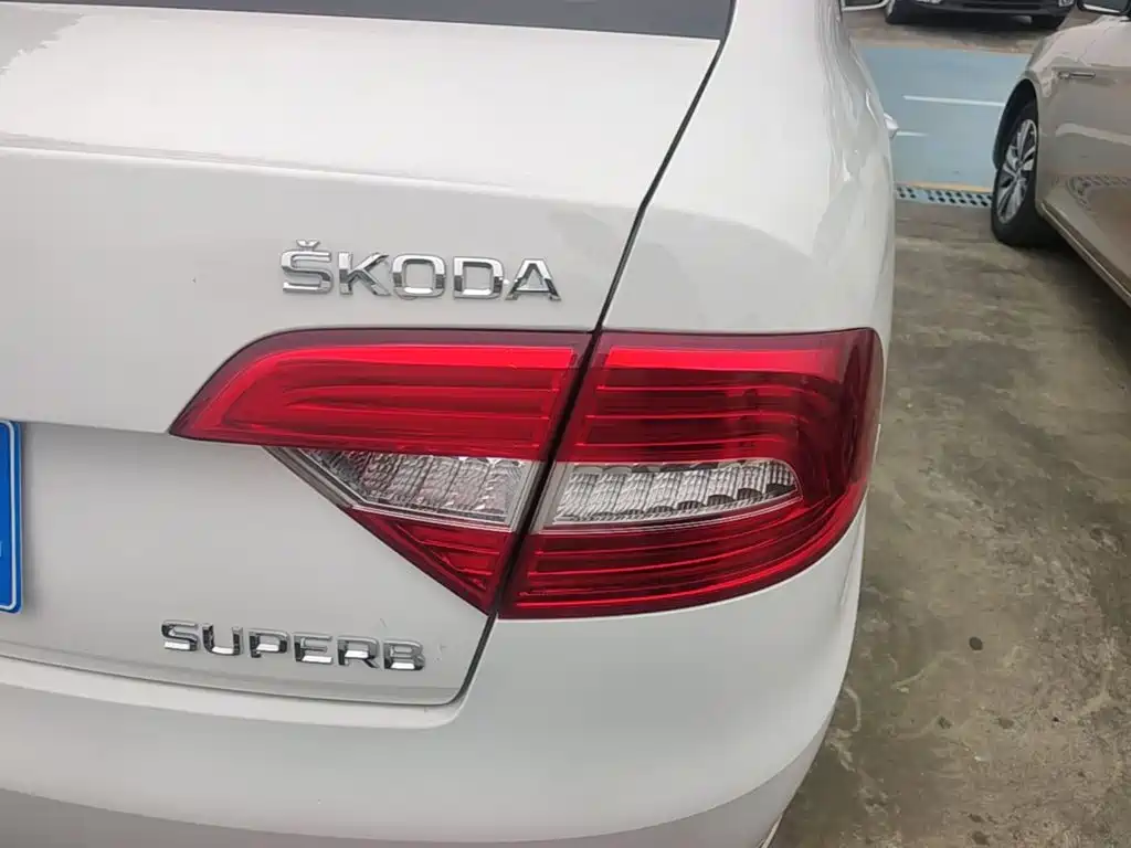 Skoda Superb — миниатюра 8