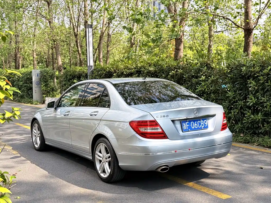 Mercedes-Benz C-Class — миниатюра 3