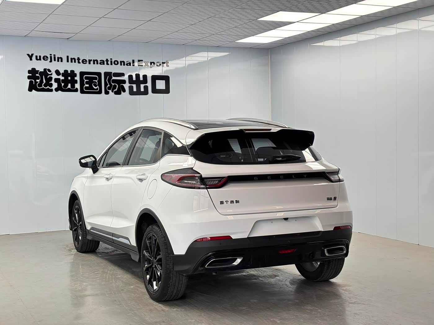Geely Emgrand S 1.4 л 2022 г. Белый, пробег 20000 км