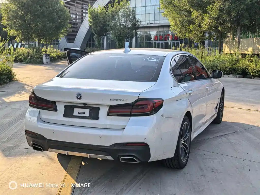 BMW 5 Series — миниатюра 6