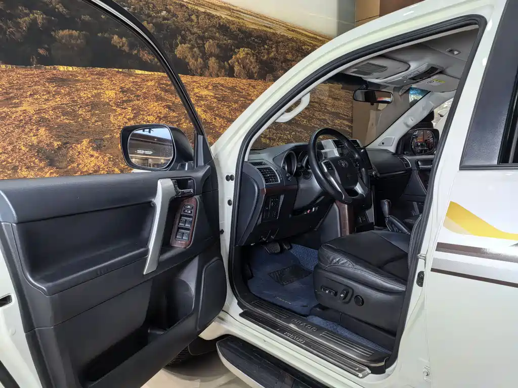 TOYOTA PRADO