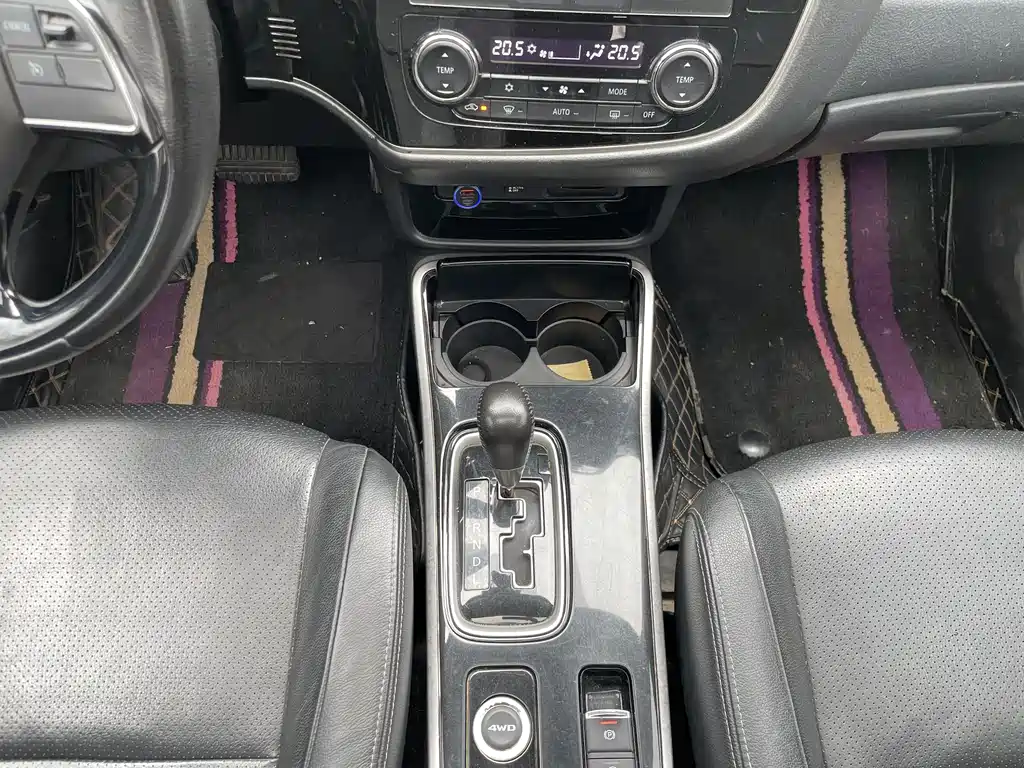 MITSUBISHI OUTLANDER