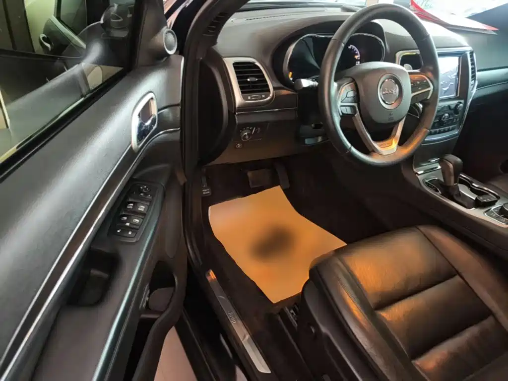 Jeep Grand Cherokee (Import) — миниатюра 16