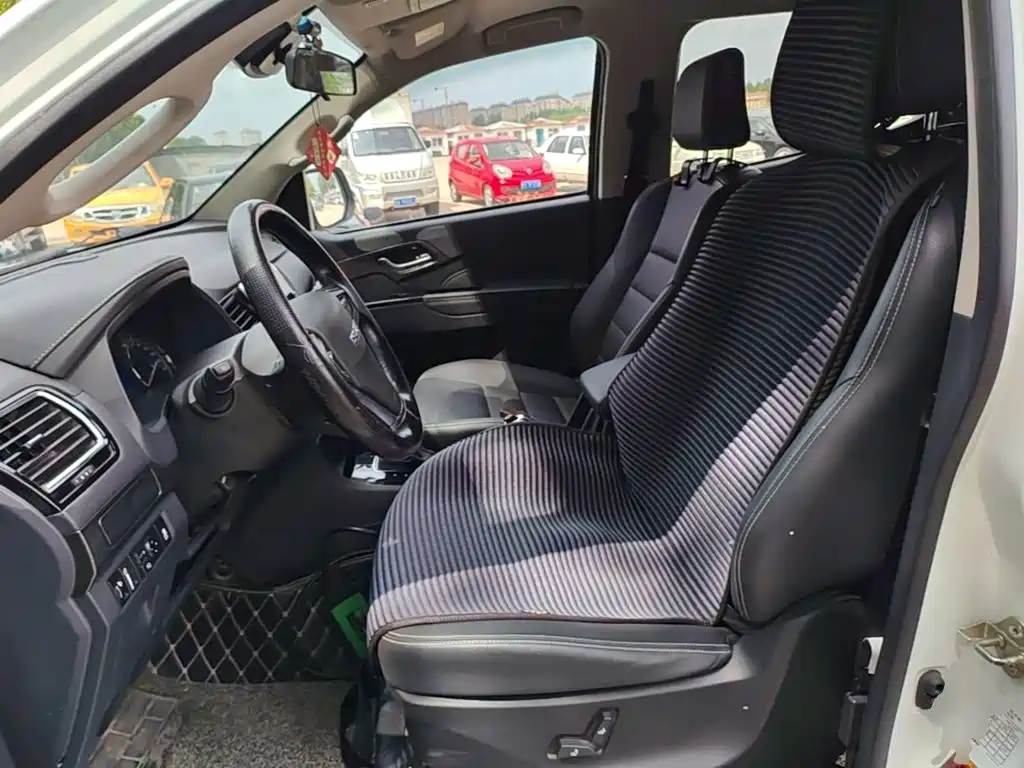 Isuzu MU-X — миниатюра 11