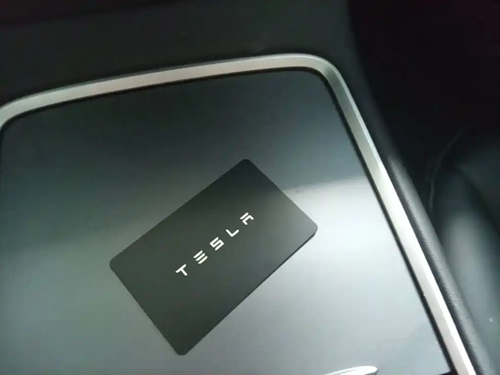 Tesla Model 3 — миниатюра 9
