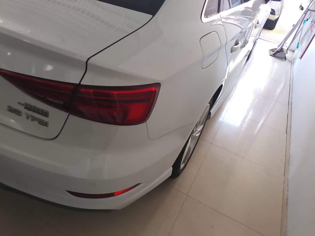 Audi A3 1.4 л 2021 г. Белый, пробег 35900 км