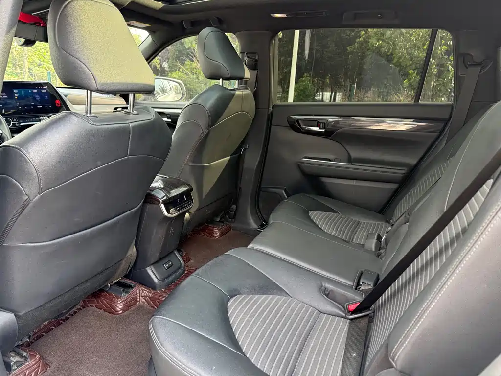 Toyota Crown Kluger — миниатюра 5