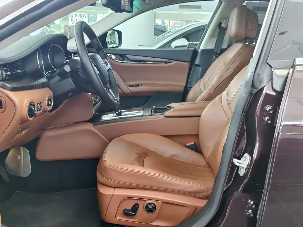 Maserati Quattroporte — миниатюра 5