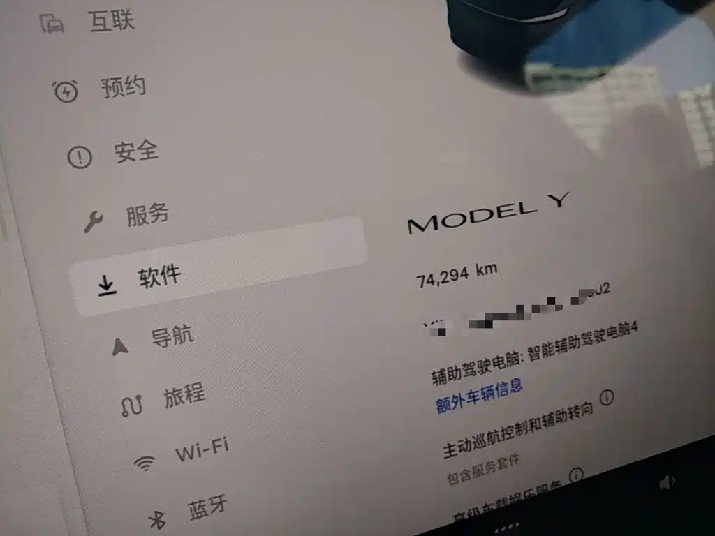 Tesla Model Y — миниатюра 12