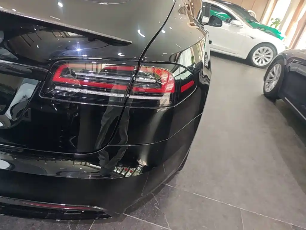 Tesla Model S — миниатюра 24