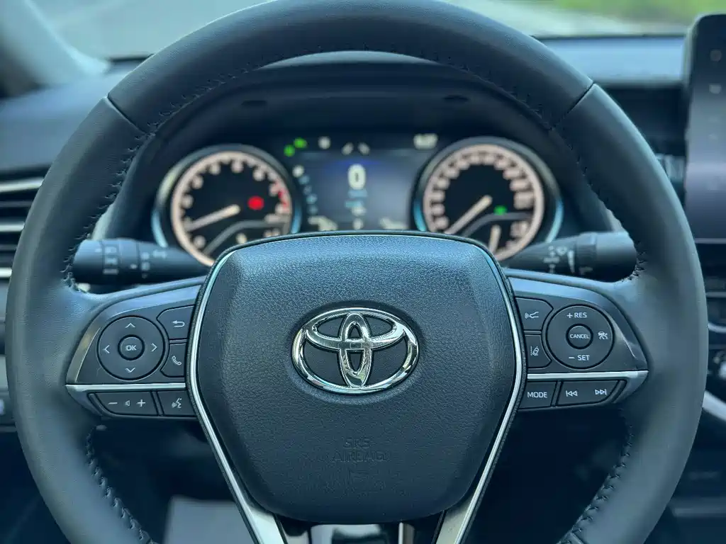 Toyota Camry — миниатюра 5