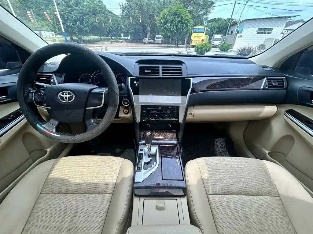 Toyota Camry — миниатюра 7