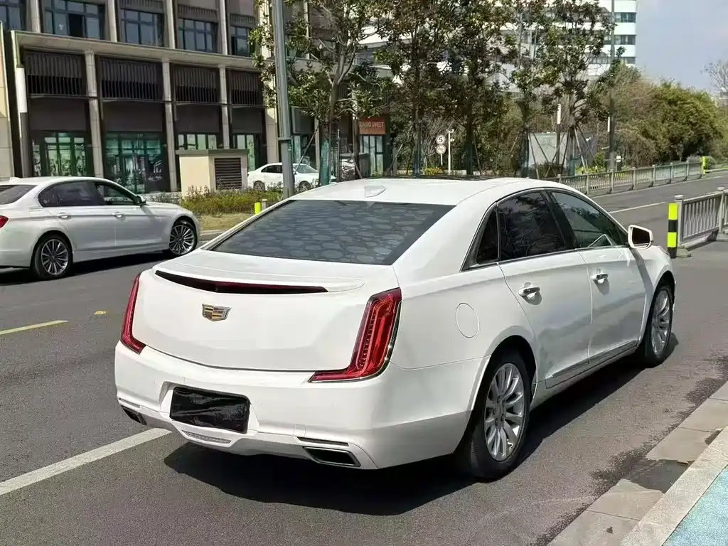 CADILLAC XTS