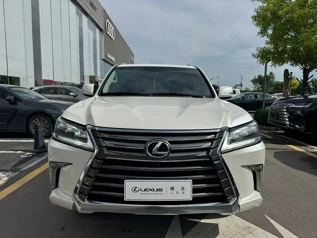 Lexus LX 2017 570 Luxury