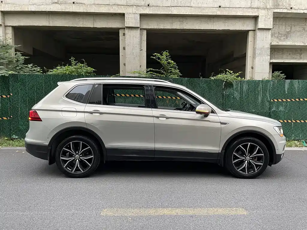 Volkswagen Tiguan L — миниатюра 6
