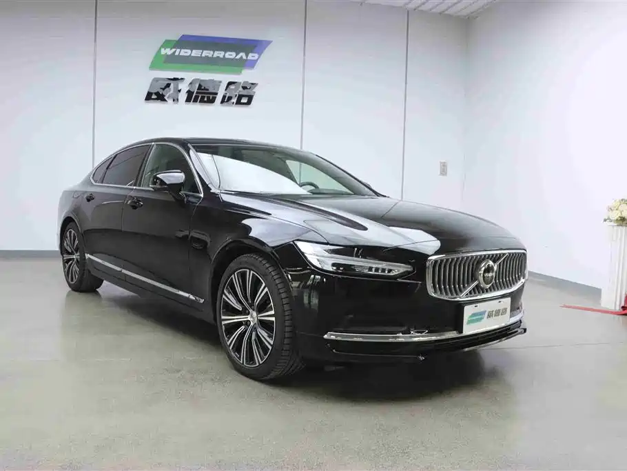 Volvo S90 2024 B5 Luxury