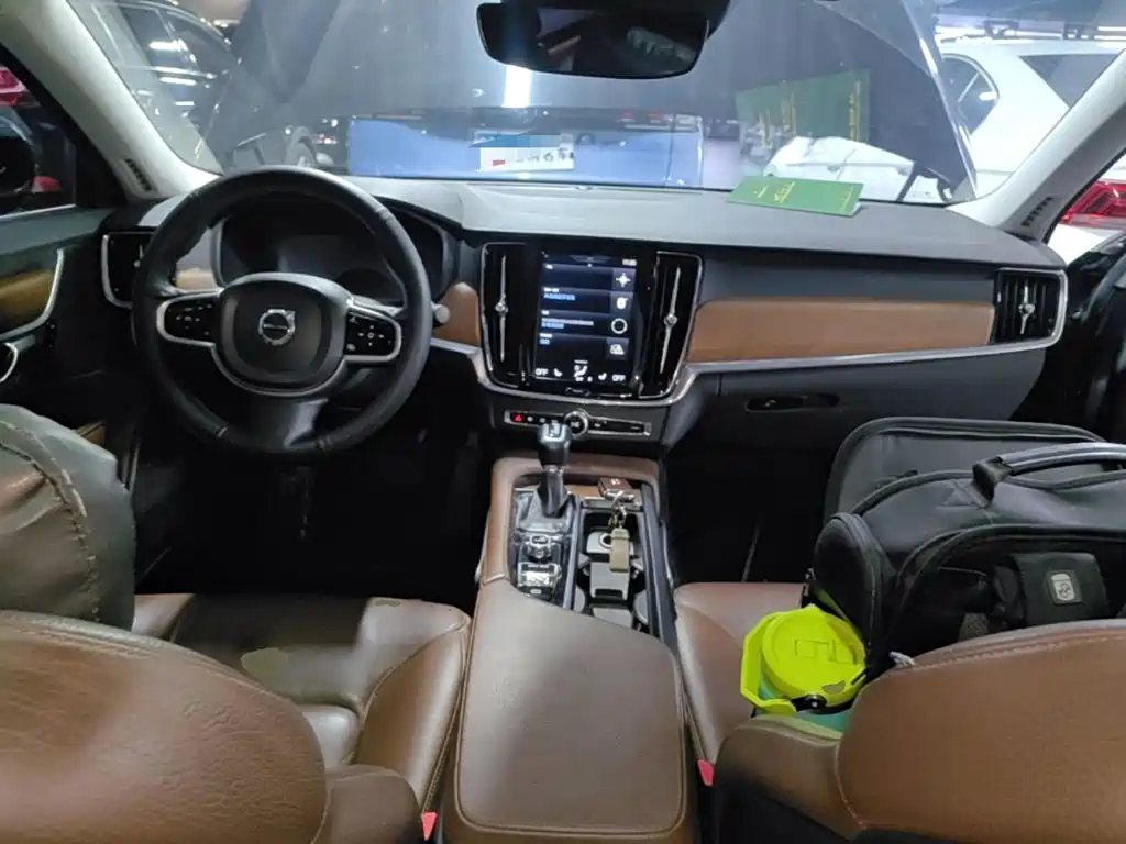 Volvo S90 2017 T5