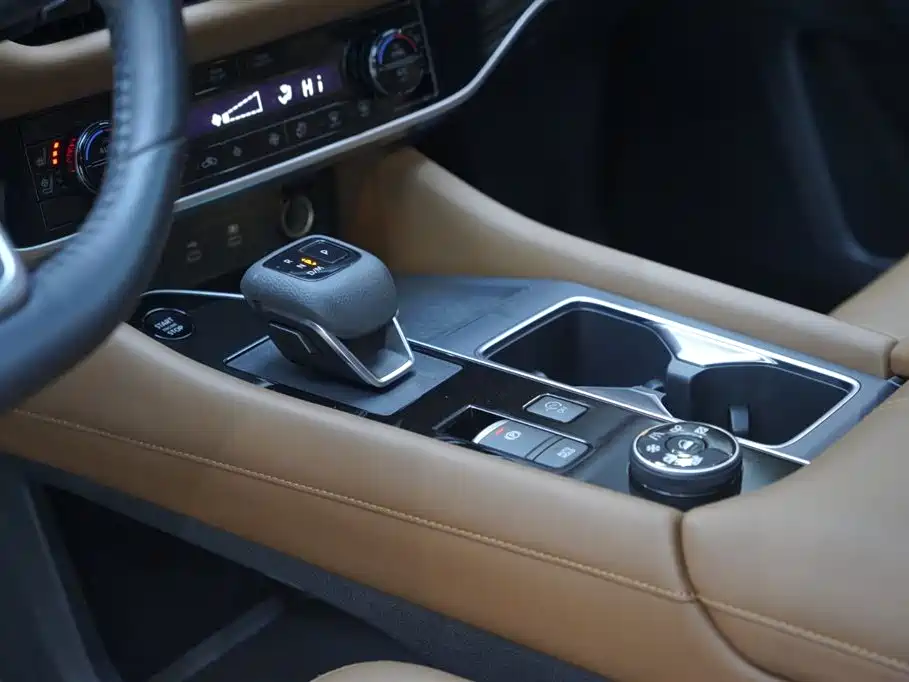 NISSAN EXPLORING THE LAND