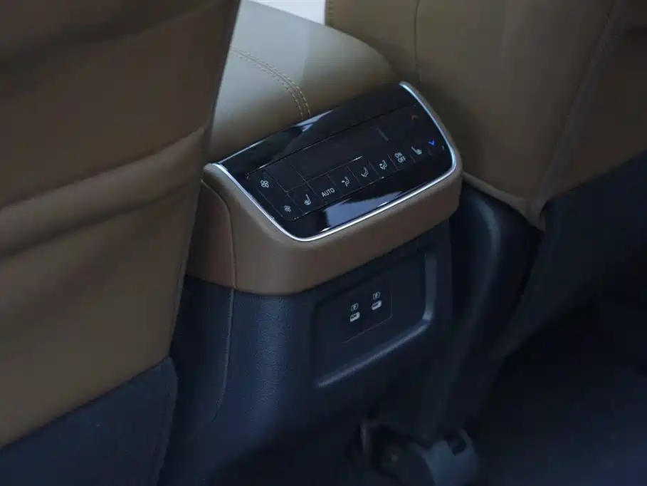 NISSAN EXPLORING THE LAND