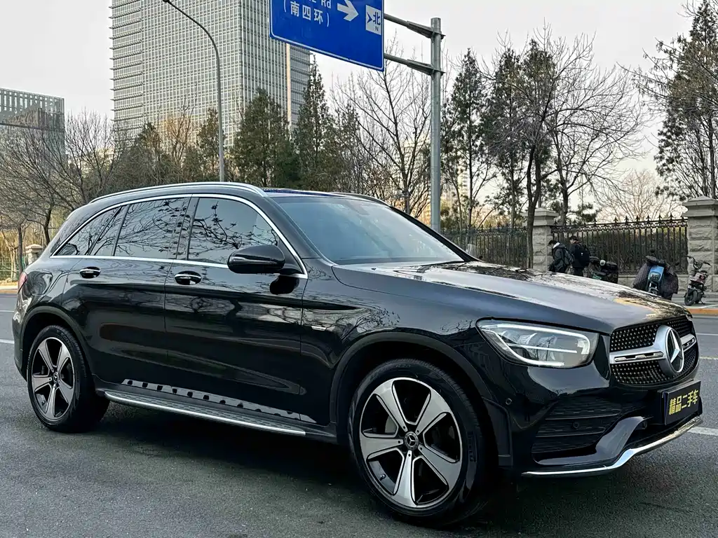 MERCEDES-BENZ GLC