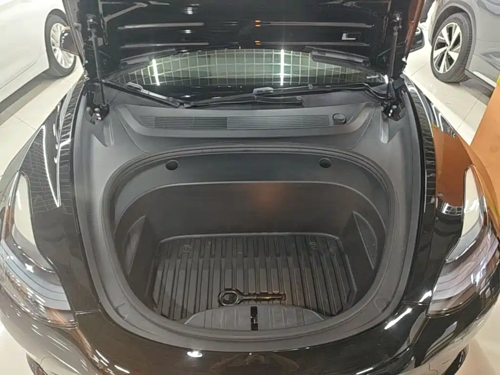 Tesla Model 3 — миниатюра 20
