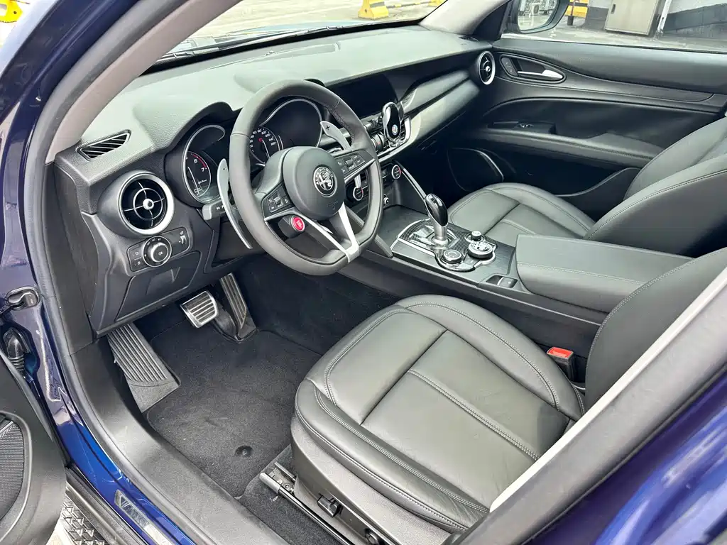 Alfa Romeo Stelvio — миниатюра 12