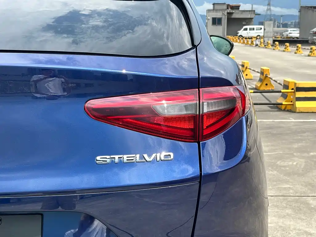Alfa Romeo Stelvio — миниатюра 10