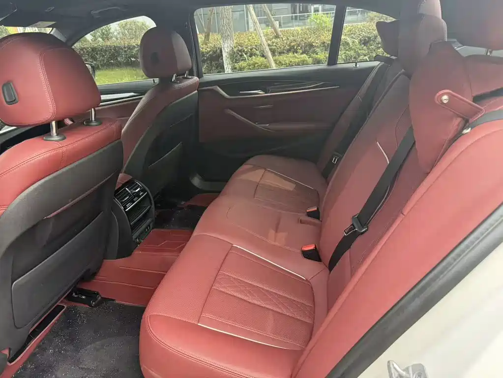 BMW 5 Series — миниатюра 6