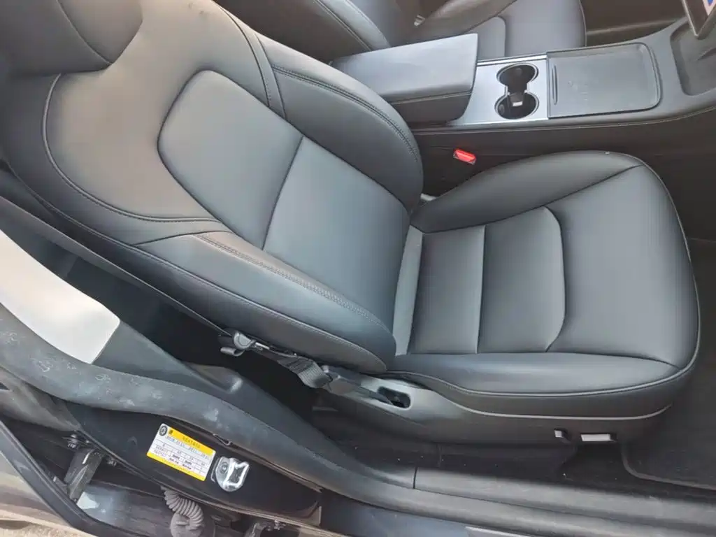 Tesla Model Y — миниатюра 25