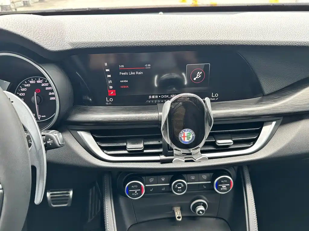 Alfa Romeo Stelvio — миниатюра 21
