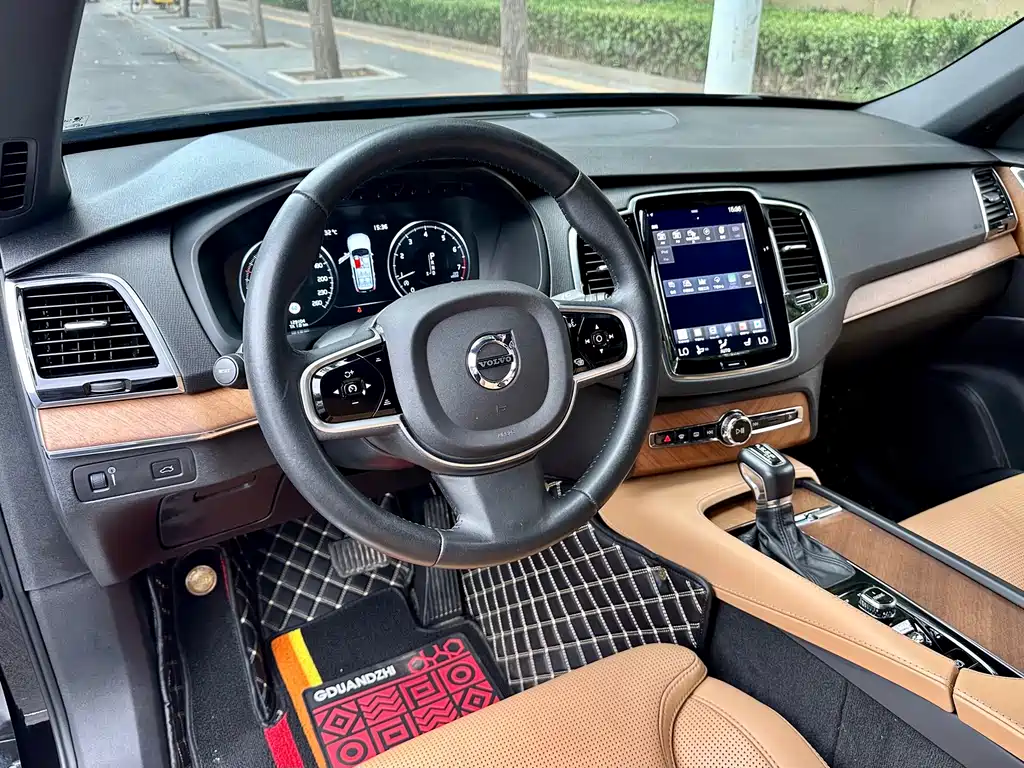 Volvo XC90 — миниатюра 11