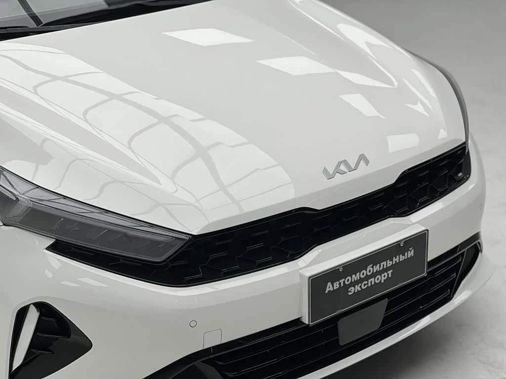Kia K3 1.5 л 2024 г. Белый, пробег 3800 км