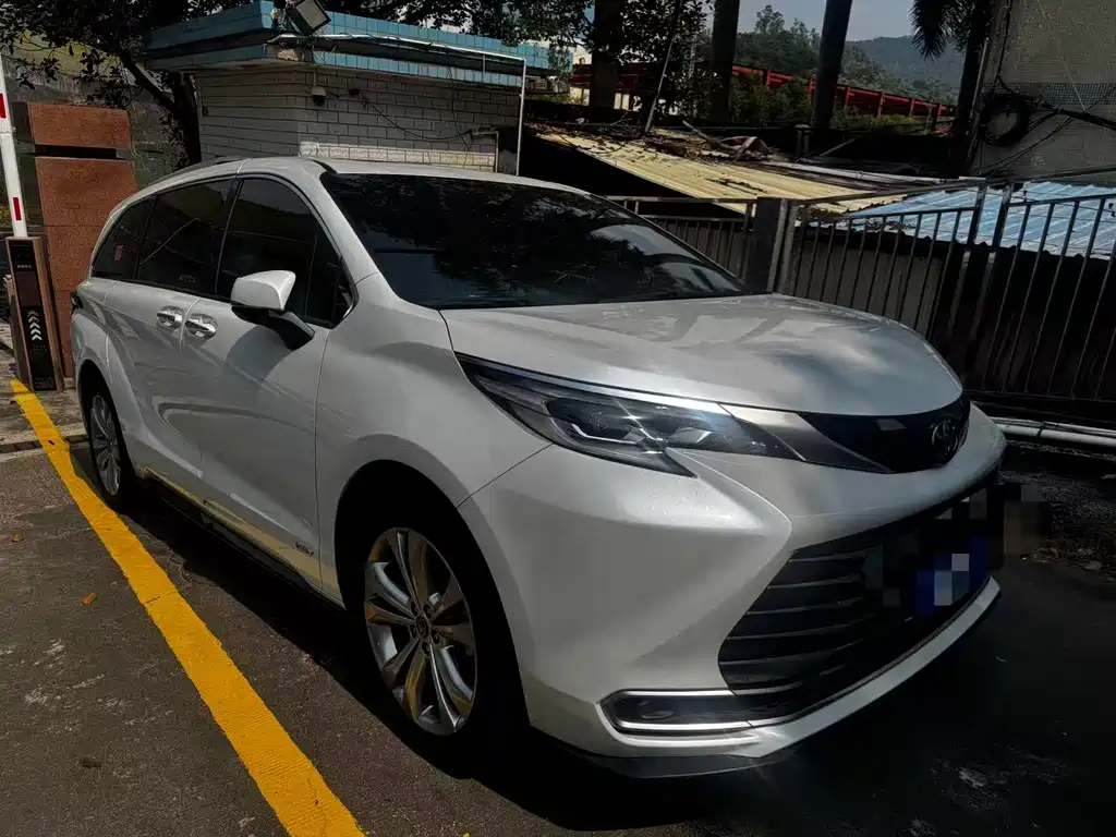 Toyota Sienna — миниатюра 3
