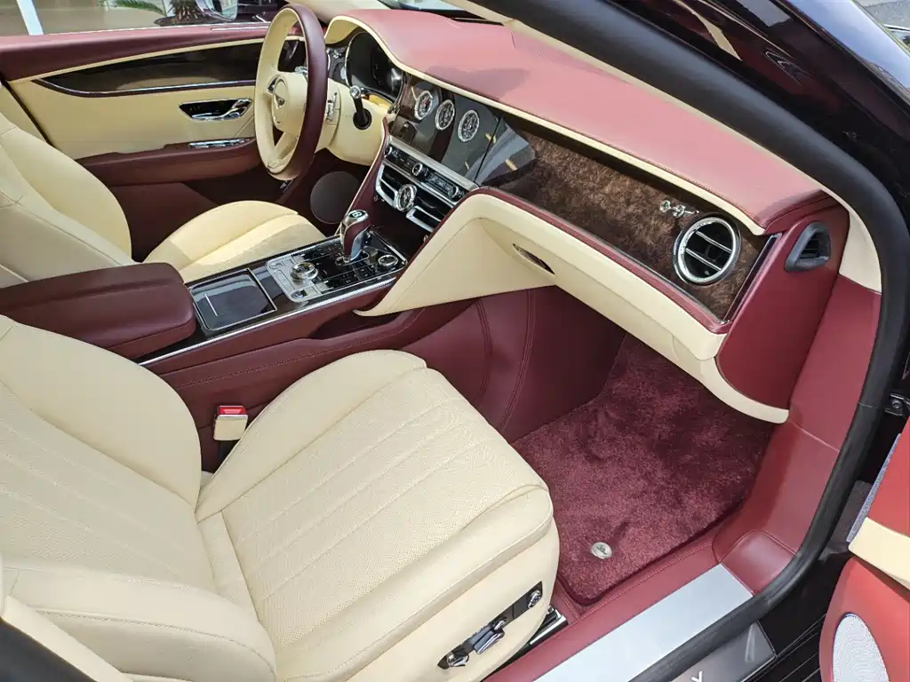 Bentley Flying Spur PHEV — миниатюра 7