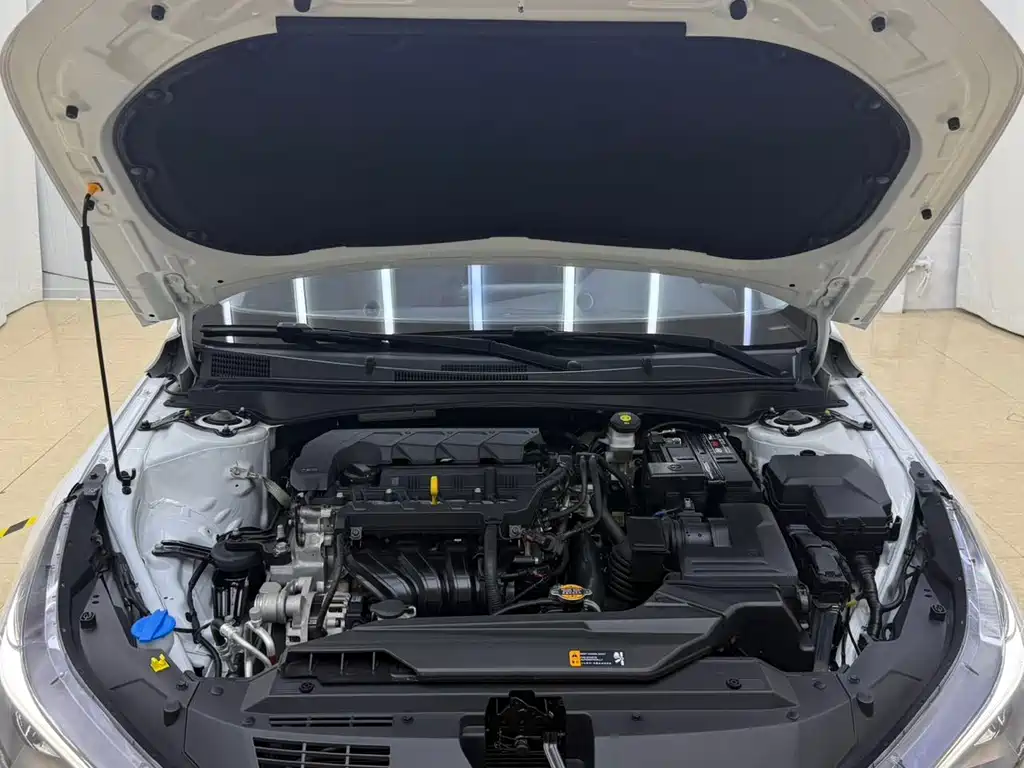 Hyundai Elantra — миниатюра 18