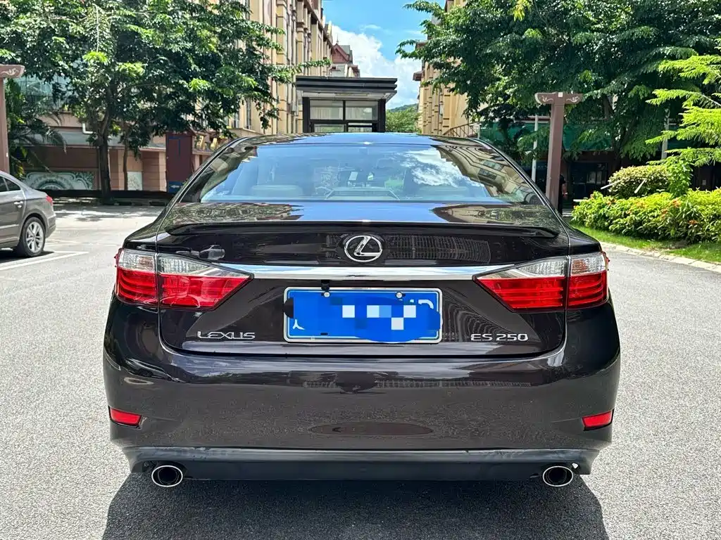 Lexus ES — миниатюра 5
