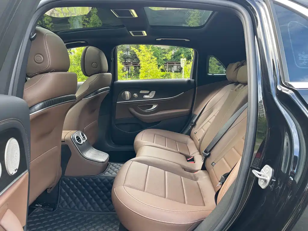 Mercedes-Benz E-Class — миниатюра 8