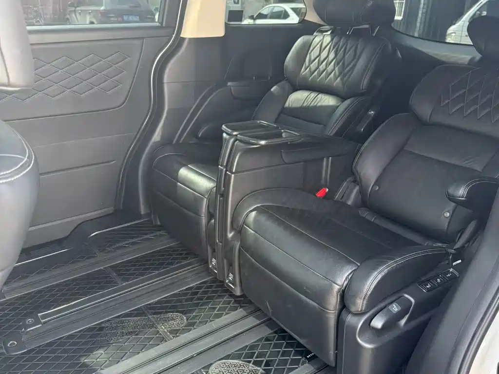Honda Elysion — миниатюра 5