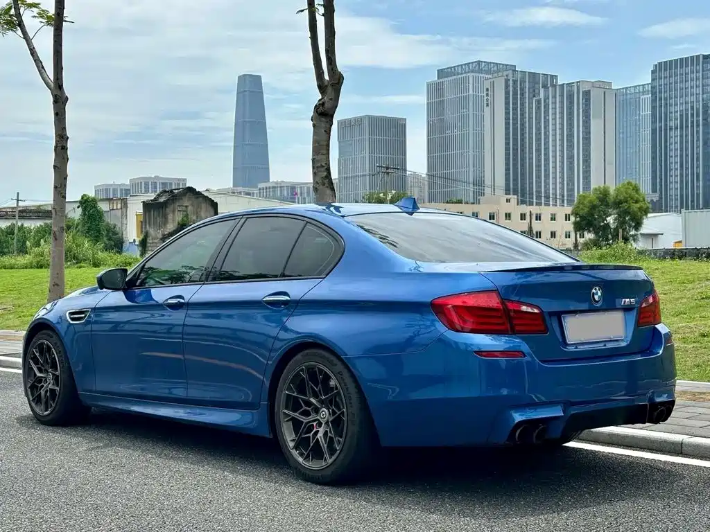 BMW M5 — миниатюра 4