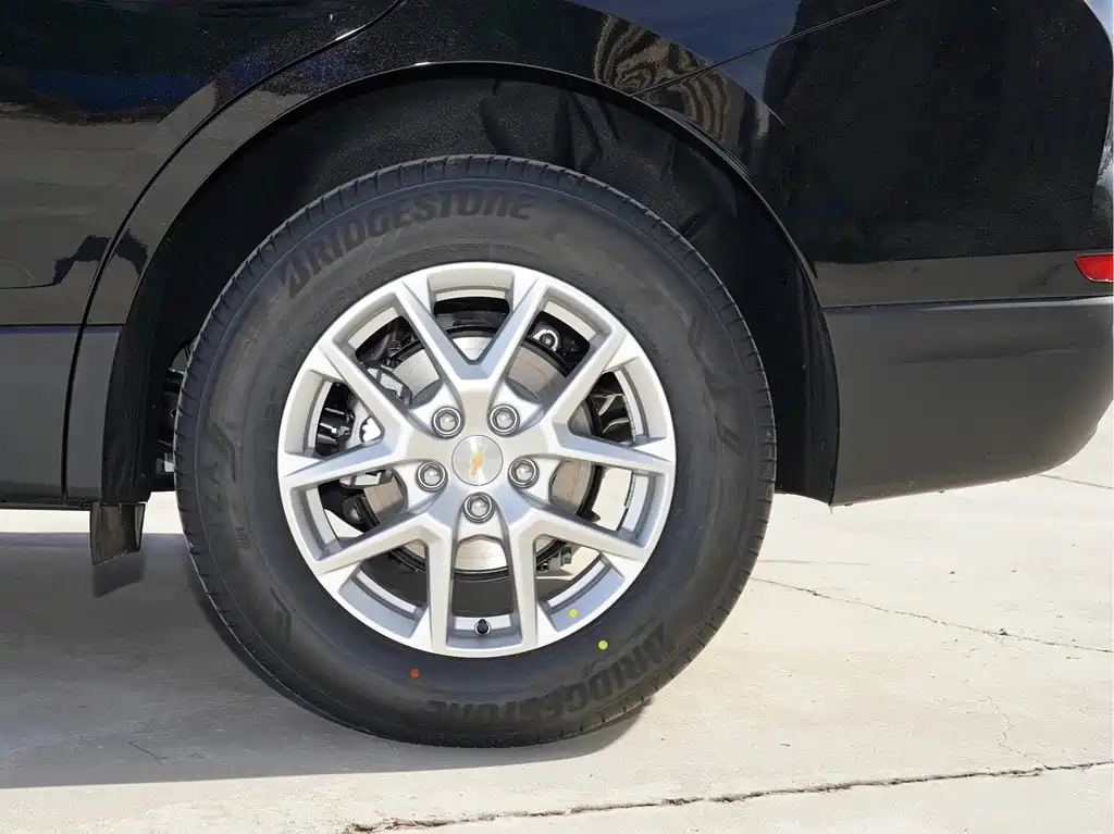 Chevrolet Equinox — миниатюра 10