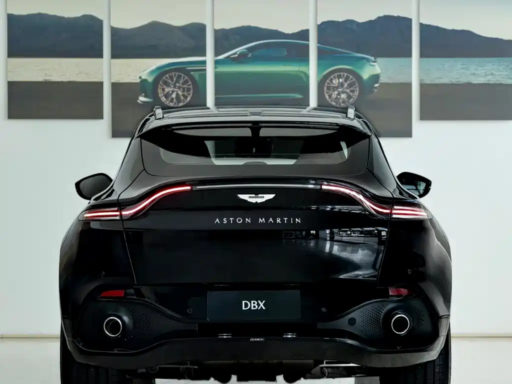 Aston Martin DBX 2024 4.0T V8