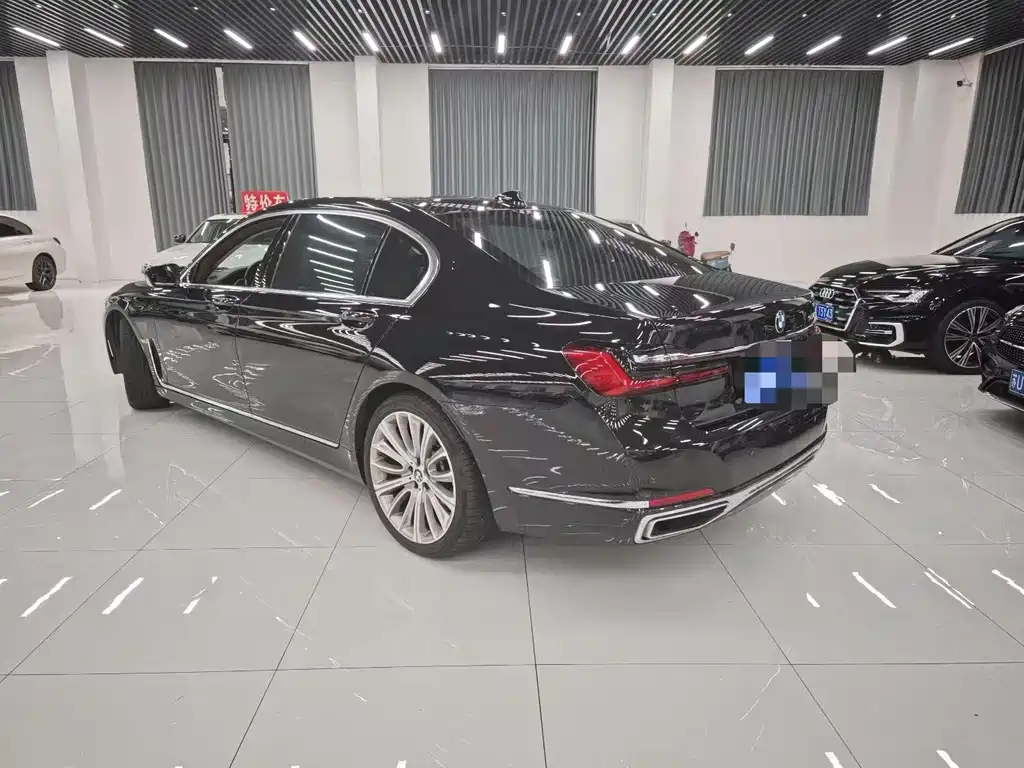 BMW 7 Series — миниатюра 9