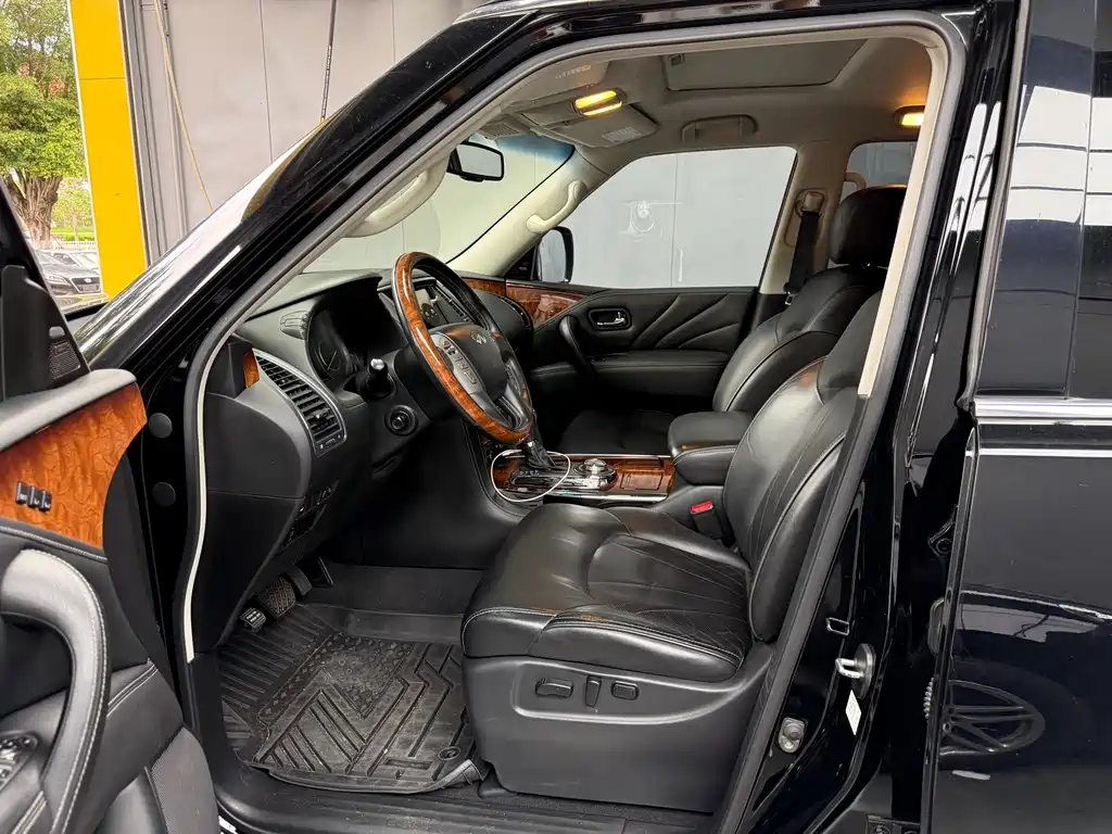 Infiniti QX80 2016 5.6L 4WD