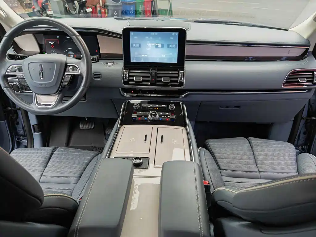 Lincoln Navigator — миниатюра 20