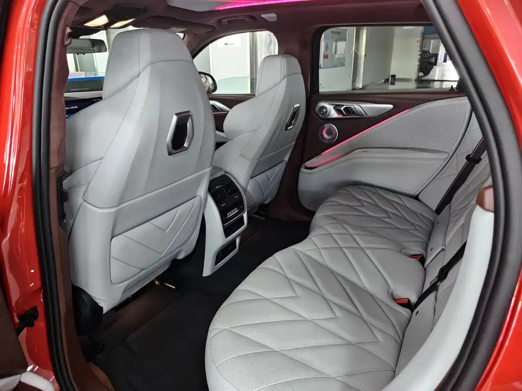 BMW XM — миниатюра 13